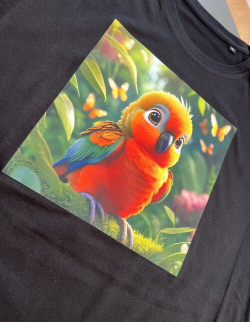 T-shirt med farverig fugleprint