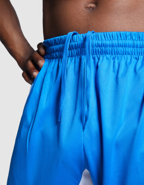 Blå sportsbukser med snørebånd