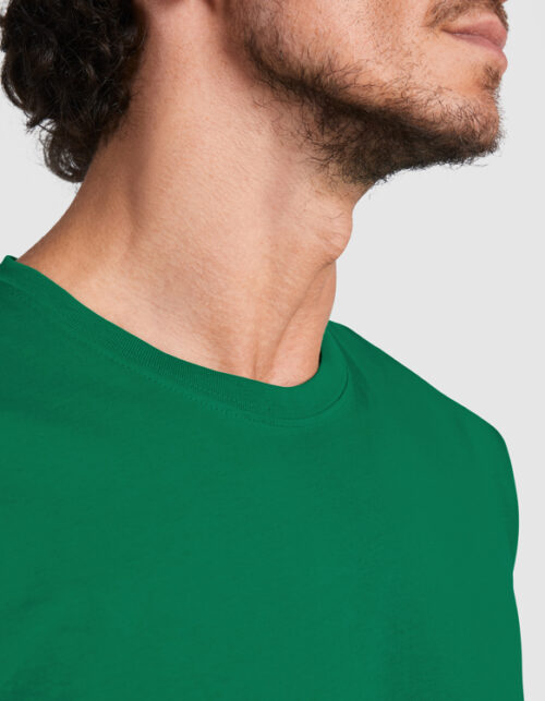 Mand i grøn T-shirt