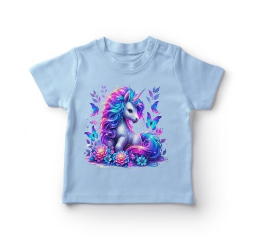 Blå t-shirt med enhjørning og sommerfugle design.