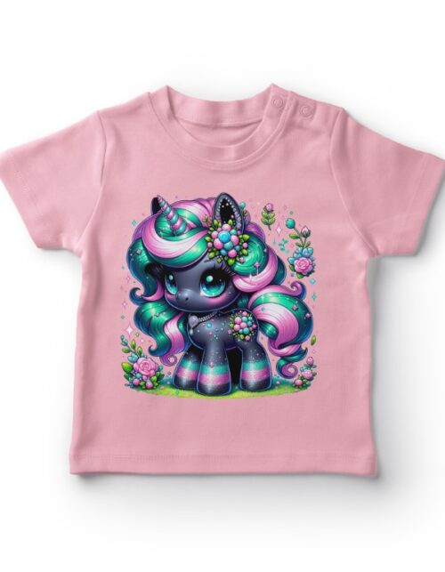 Lyserød t-shirt med enhjørning design.