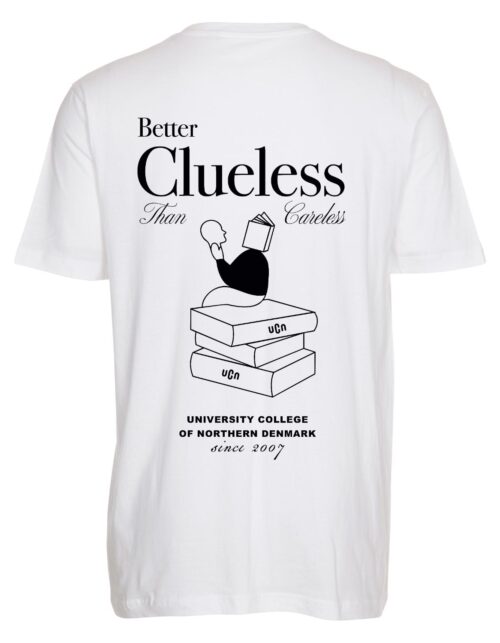 Hvid T-shirt med UCN-logo og tekst.