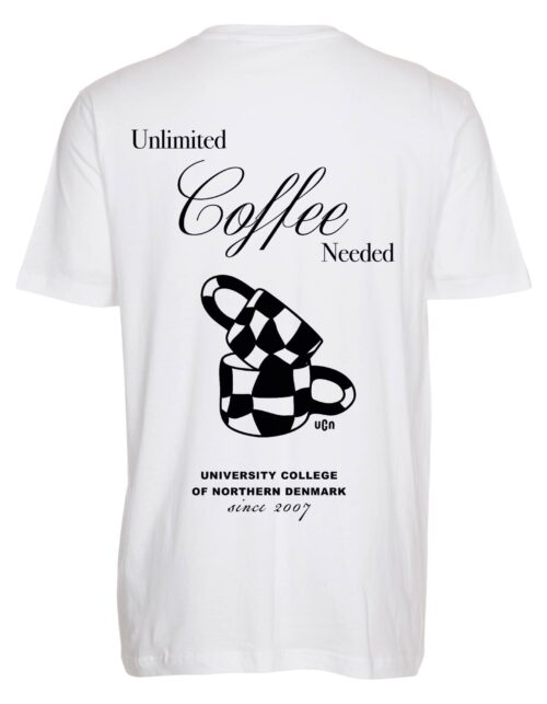 Hvid T-shirt med kaffeprint og tekst.