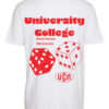 Hvid t-shirt med terninger og UCN-logo.