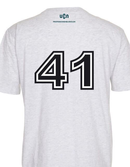 Hvid T-shirt med nummer 41 trykt på ryggen.