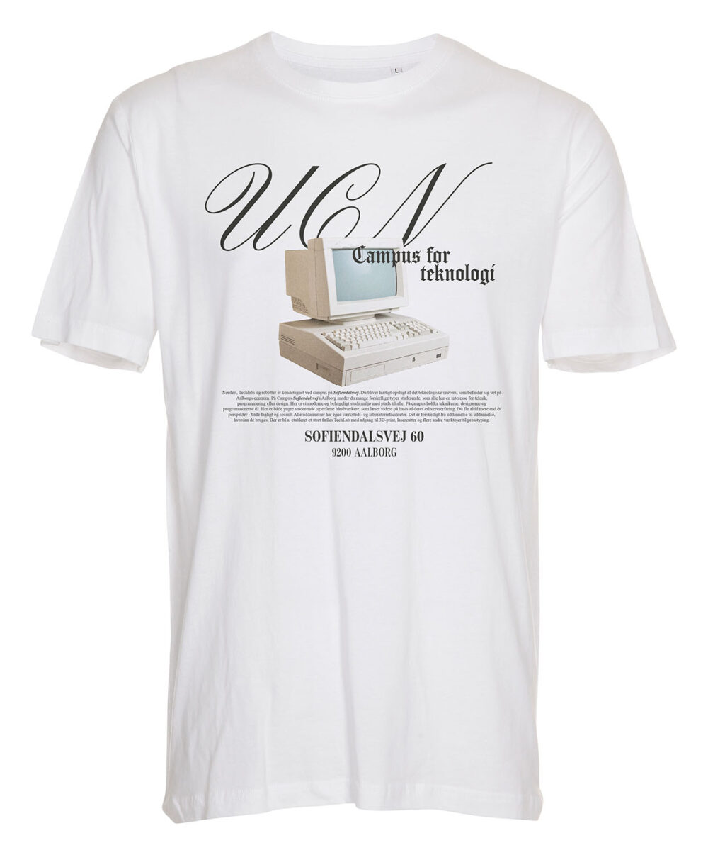 Hvid T-shirt med UCN og computerdesign