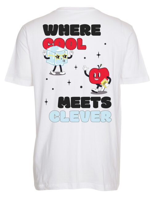 Hvid t-shirt med tekst: 'Where Cool Meets Clever'.