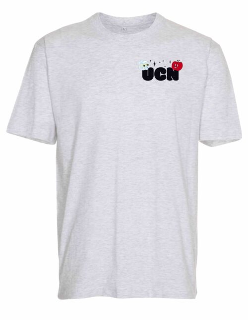 Grå t-shirt med UCN-logo på brystet.