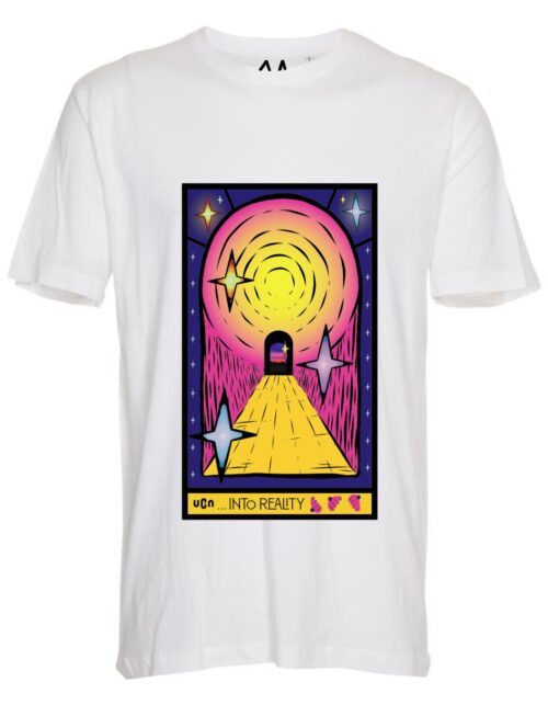 Hvid t-shirt med farverigt kunstmotiv