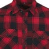 Rød og sort ternet flannelskjorte
