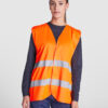 Person iført orange refleksvest