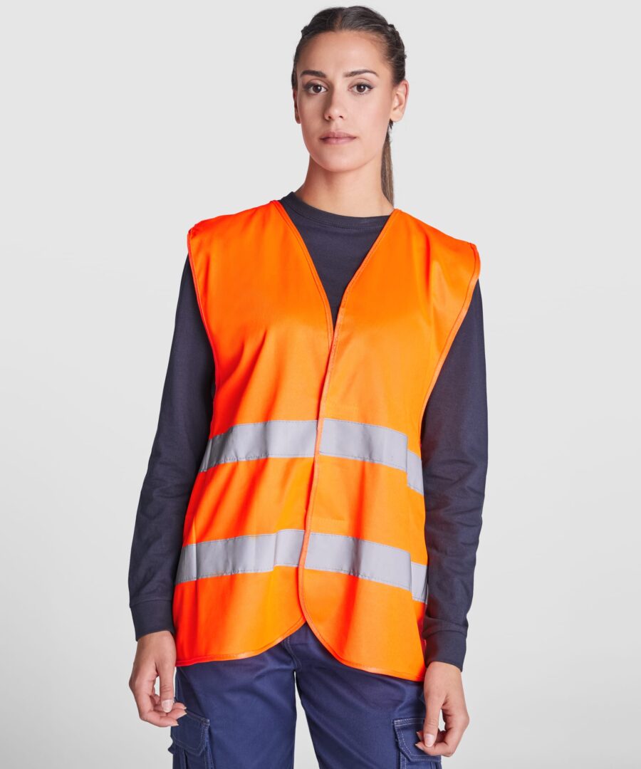 Person iført orange refleksvest