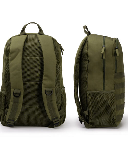 Grøn rygsæk med flere lommer og justerbare stropper