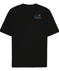 Sort T-shirt med skolens logo