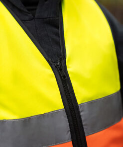Gul refleksvest med lynlås og refleksstribe