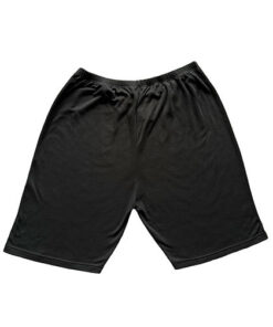 Sorte sportsshorts på hvid baggrund
