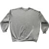 Grå sweatshirt med rund hals på hvid baggrund