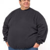 Mand i sort sweatshirt og jeans