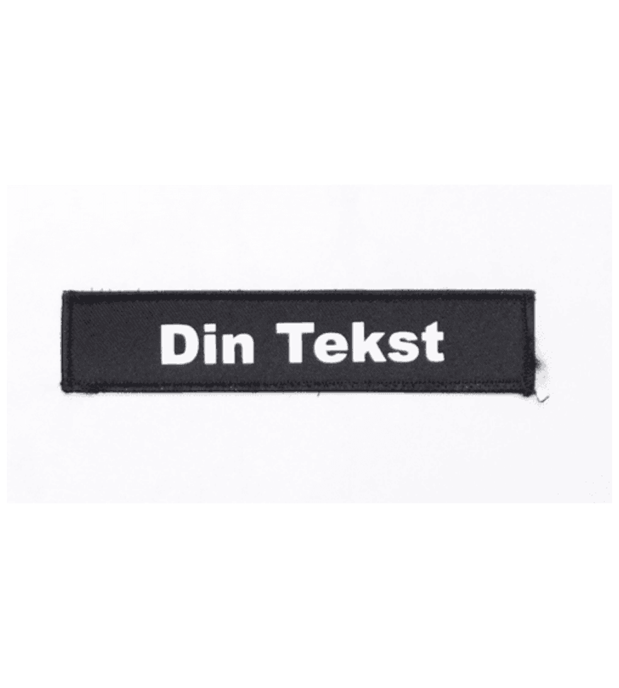 Navneskilt med velcro i sort med teksten Din Tekst